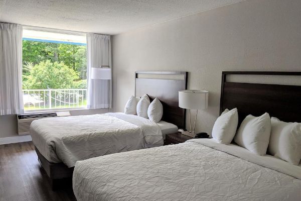 Hotel Tahoe Resort on Lake George